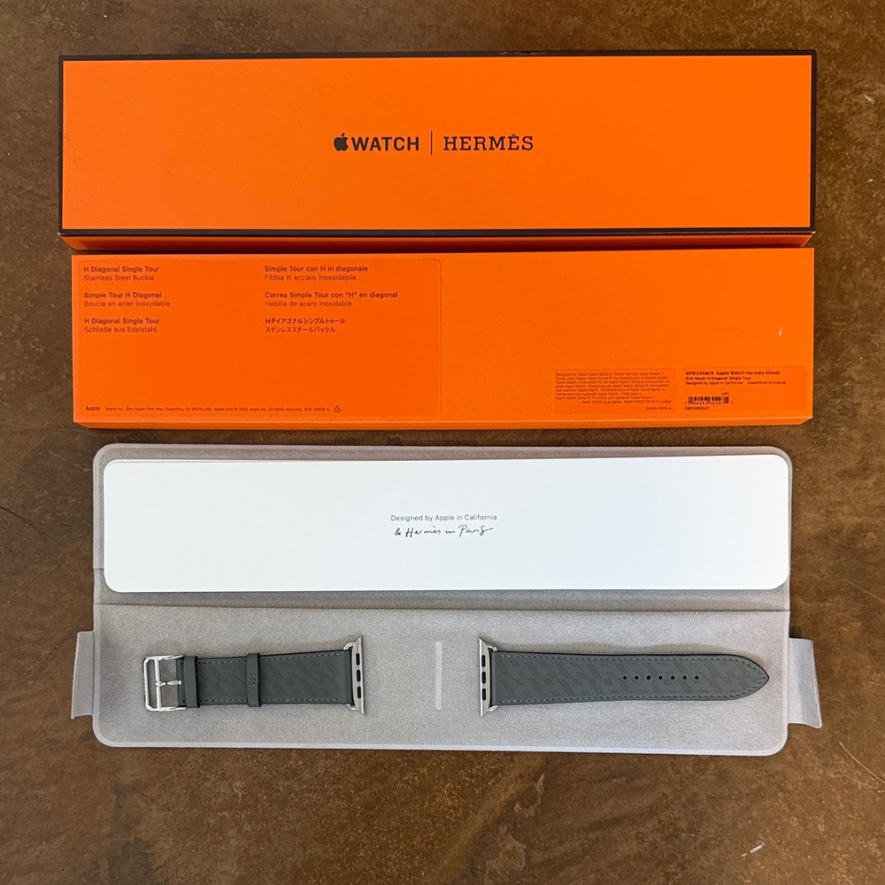 Apple Watch Hermès 44mm Gray Textured Epsom Leather H Diagonal Single Tour Band